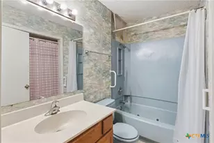 516 N King St, Seguin, TX 78155 - Photo 18