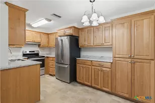 516 N King St, Seguin, TX 78155 - Photo 10