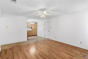 516 N King St, Seguin, TX 78155 - Photo 14