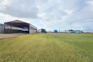 301 Tarpon Dr, Palacios, TX 77465 - Photo 4