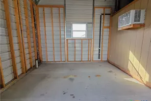 301 Tarpon Dr, Palacios, TX 77465 - Photo 8