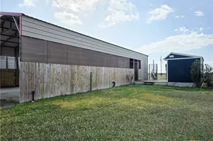301 Tarpon Dr, Palacios, TX 77465 - Photo 6