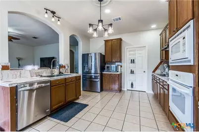 2122 Carlisle Castle Drive, New Braunfels, TX 78130 - Photo 8