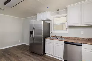 207 W 14th Ave, Belton, TX 76513 - Photo 4