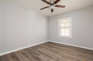 207 W 14th Ave, Belton, TX 76513 - Photo 12