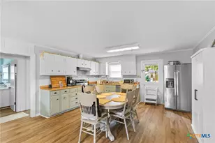 509 W Bois D Arc, Edna, TX 77957 - Photo 14