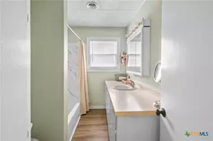 509 W Bois D Arc, Edna, TX 77957 - Photo 16