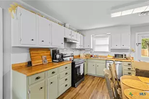 509 W Bois D Arc, Edna, TX 77957 - Photo 12