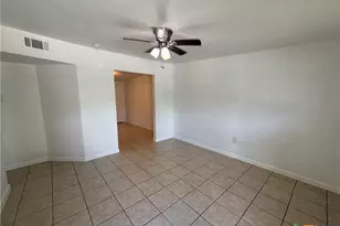 1013 Hackberry St, San Marcos, TX 78666 - Photo 2