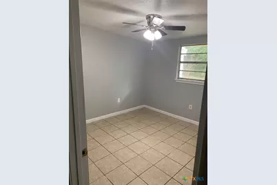 1015 Hackberry Street #B, San Marcos, TX 78666 - Photo 6