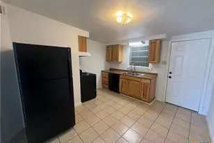 1013 Hackberry St, San Marcos, TX 78666 - Photo 4