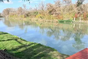 219 Pet St, Seguin, TX 78155 - Photo 2