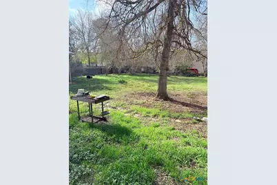 219 Pet Street, Seguin, TX 78155 - Photo 6