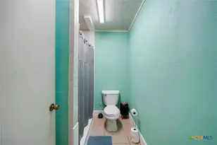 103 Thompson St, Luling, TX 78648 - Photo 12