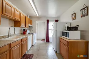 103 Thompson St, Luling, TX 78648 - Photo 8