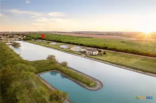 227 Ski Plex Dr, Seguin, TX 78155 - Photo 2