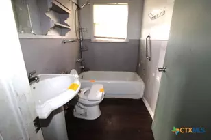 1411 W Main St, Gatesville, TX 76528 - Photo 10