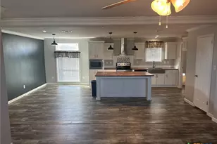 908 Henry St, Cuero, TX 77954 - Photo 4