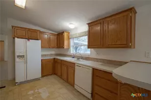 413 Coletoville Rd, Victoria, TX 77905 - Photo 4