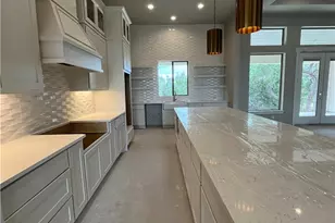 611 Parkview Pl, Canyon Lake, TX 78133 - Photo 4