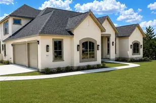 611 Parkview Pl, Canyon Lake, TX 78133 - Photo 2