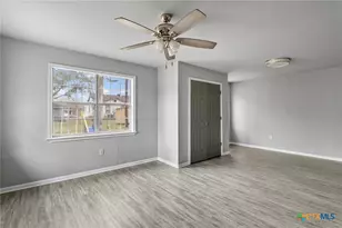 1009 Fulton St, Edna, TX 77957 - Photo 8