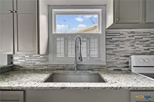 1009 Fulton St, Edna, TX 77957 - Photo 12