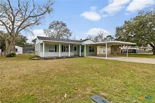 1009 Fulton St, Edna, TX 77957 - Photo 2