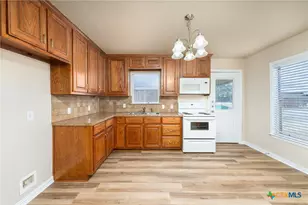 1601 Miller St, Belton, TX 76513 - Photo 2