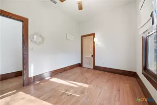 306 Avenue E, Shiner, TX 77984 - Photo 22