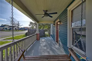 306 Avenue E, Shiner, TX 77984 - Photo 4