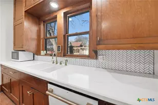 306 Avenue E, Shiner, TX 77984 - Photo 12