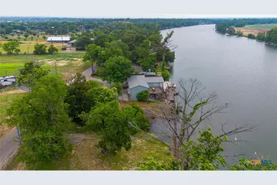 829 Lakeside Pass, New Braunfels, TX 78130 - Photo 4