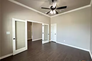 1054 Alice Cir, Temple, TX 76502 - Photo 4