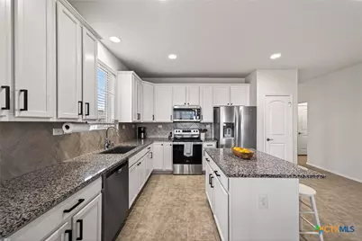 610 Ridgehorn Drive, New Braunfels, TX 78130 - Photo 8