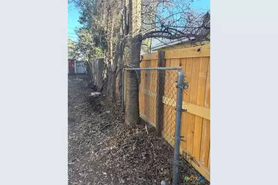 1303 S 13 Street, Temple, TX 76504 - Photo 4