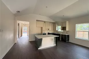 312 Mitchell St, Belton, TX 76513 - Photo 4