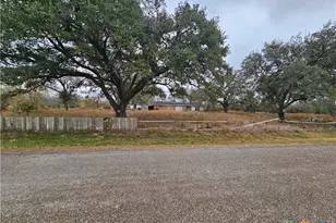 393 Jessica Dr, Victoria, TX 77904 - Photo 2