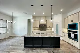 706 Golden Eagle Dr, Salado, TX 76571 - Photo 8