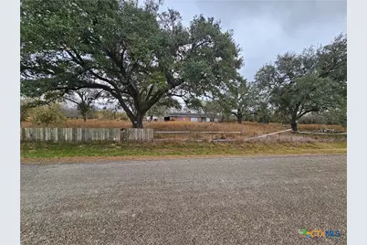 393 Jessica Drive, Victoria, TX 77904 - Photo 2