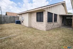 304 Rattan Dr, Victoria, TX 77901 - Photo 2