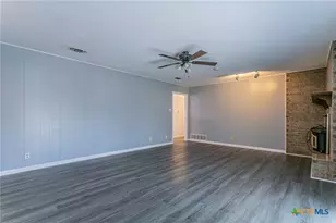 105 E Upshaw Ave, Temple, TX 76501 - Photo 2