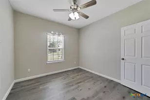 320 Holly Ave, Luling, TX 78648 - Photo 14