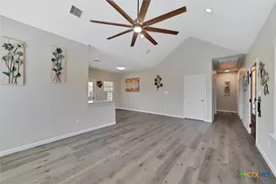 320 Holly Ave, Luling, TX 78648 - Photo 6