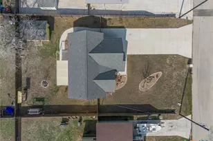 320 Holly Ave, Luling, TX 78648 - Photo 28