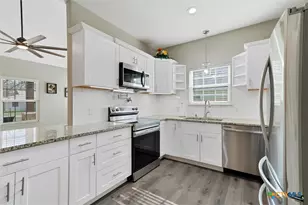 320 Holly Ave, Luling, TX 78648 - Photo 8