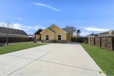320 Holly Avenue, Luling, TX 78648 - Photo 2