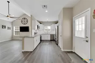 320 Holly Ave, Luling, TX 78648 - Photo 1