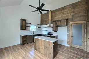 1005 Bridge St, Lampasas, TX 76550 - Photo 8