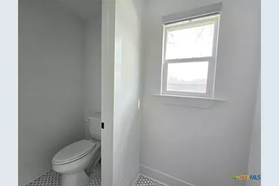 1005 Bridge Street, Lampasas, TX 76550 - Photo 32